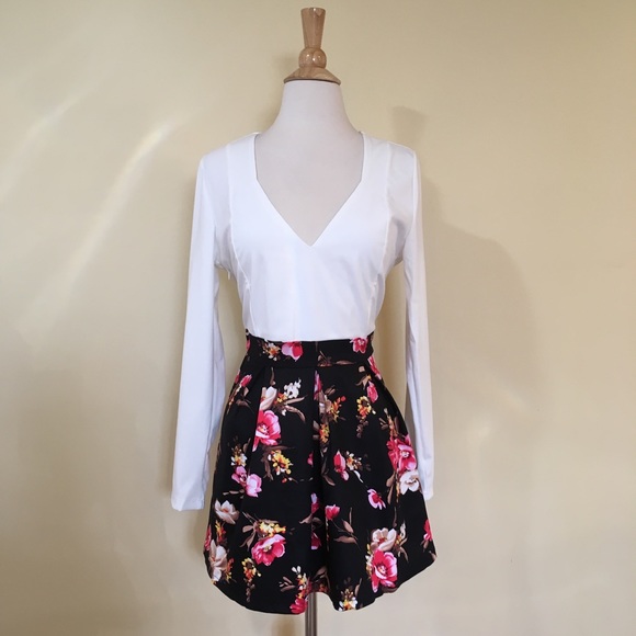 Bold Floral Pleated Sweetheart Neck Skater Dress - Picture 5 of 8